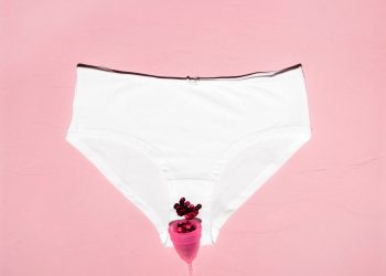 12 жашар кызымдын этек кири 10 күн келет. Бул коркунучтуу эмеспи?