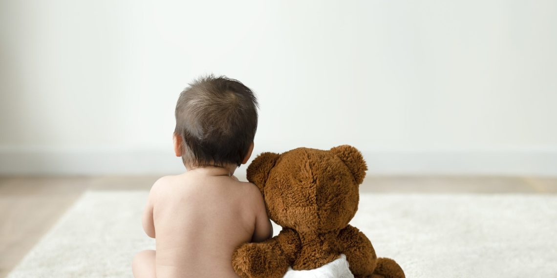 Сиңдим мага таштап кеткен баласын албай жүрөт. Эмне кылсам болот?