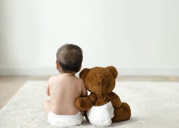 Сиңдим мага таштап кеткен баласын албай жүрөт. Эмне кылсам болот?