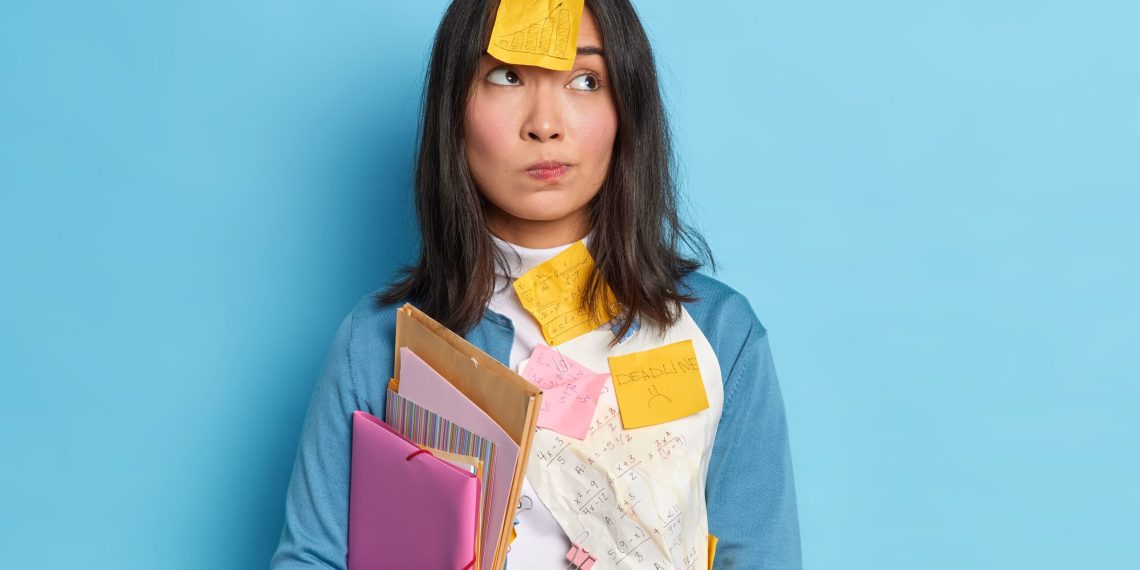 24 жаштагы жигитим "11ди бүтсөң үйлөнөлү" деп жатат. Эмне кылсам экен?