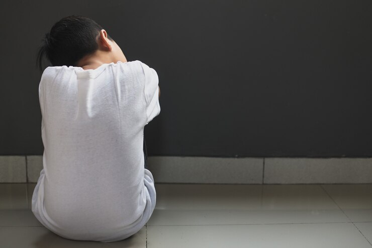 Уулум өгөй атасы берген белекти ачып көрүп ыйлап кирди