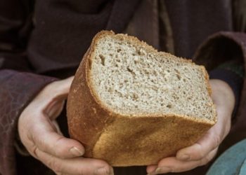 Келиним менден этти бекитип жатат деп ойлогонум үчүн уялам