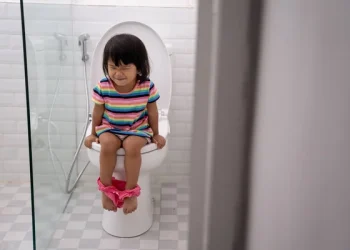 Кичинекей кыздардын жыныс мүчөсү эмнеге кычышат?