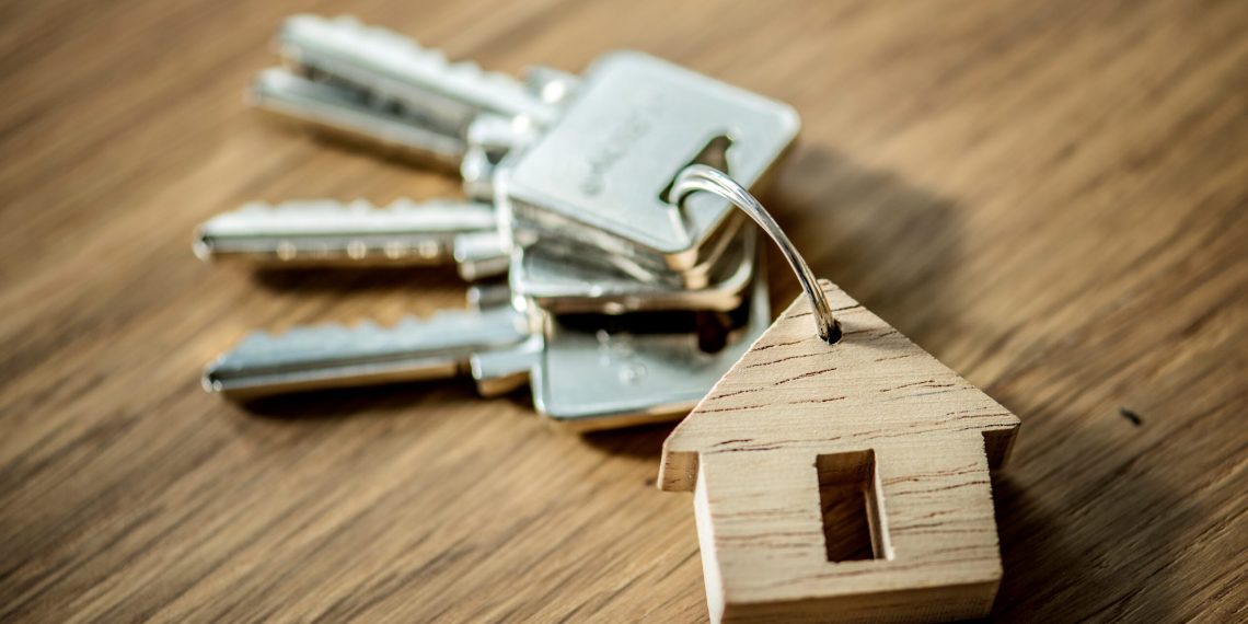 Аялым баш кошкондон кийин салган үйүмдү талашып жатат?