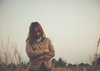 Бир аял "күйөөм менен жүрдүң" деп мени айыптап жатат. Эмне кылсам болот?