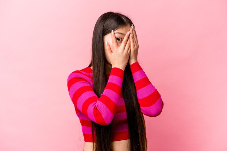 Күйөөмдүн мойнун ким тиштеген адамдын ким экенин көрүп чалкаман кеттим