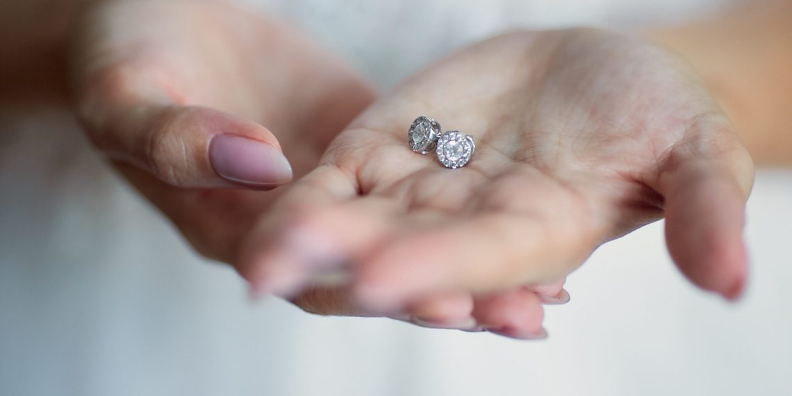 Күйөөм “акчаңды берсең сени менен болом