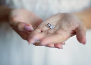 Күйөөм “акчаңды берсең сени менен болом