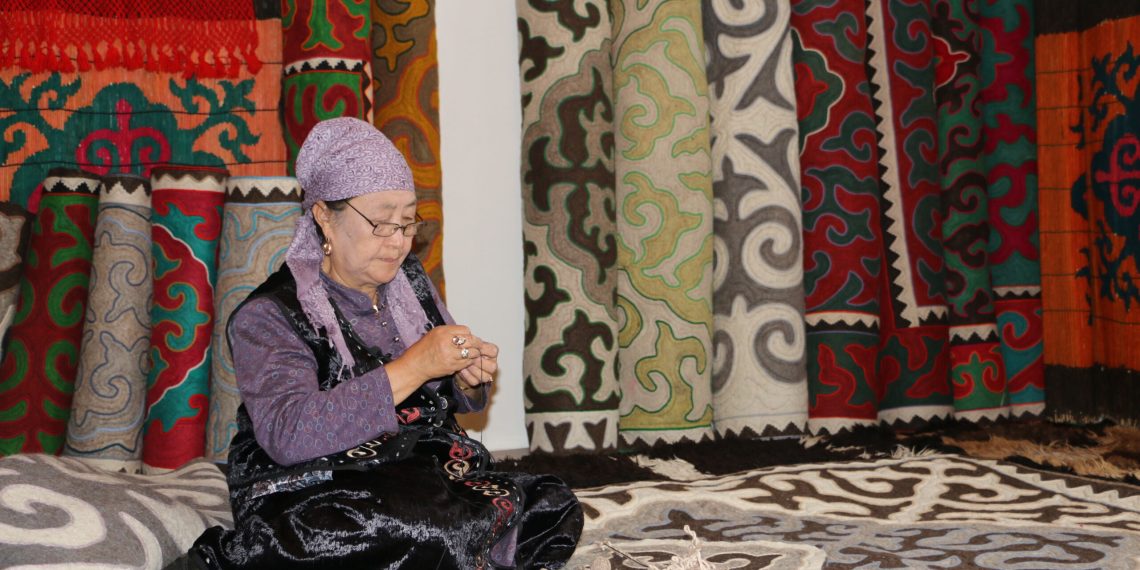 Кыргыз үйүн Америкага тааныткан Бурулкан апанын ийгилик сыры