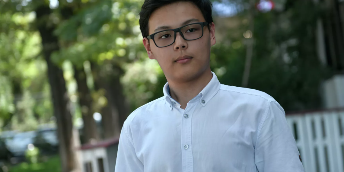 "Курстарга барган жокмун". ЖРТдан эң жогорку упай алган Эрлан менен маек