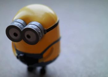 Апам мени үйдөн чыгарбайт. Кантип түшүндүрсөм болот?