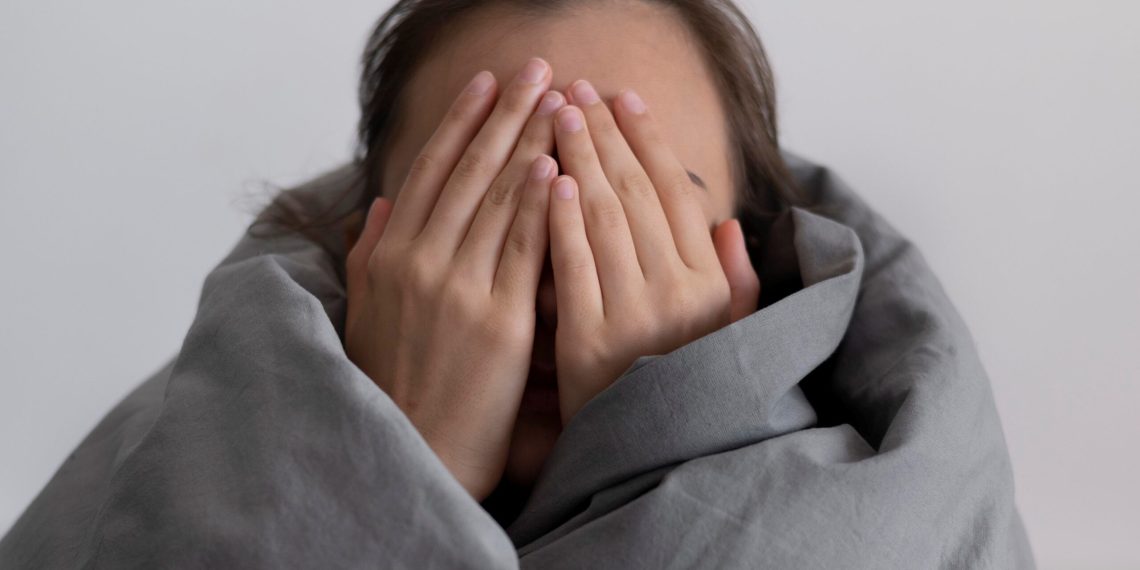 Кыздар менен таанышканда өзүмдү аялымдын астында күнөөлүү сезем. Эмне кылам?