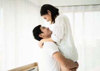 Аялыма бул нерсени жасай баштагандан бери пачкалап акча санап калдым