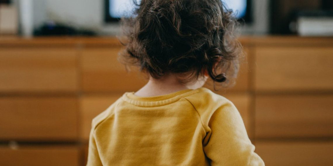 Балаңыз уят кинолорду көрсө