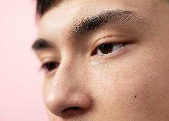 Элдин сөзүнө кирип аялым менен ажырашканыма өкүнөм