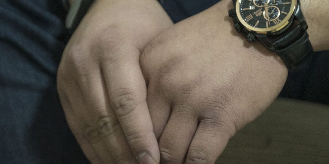 Аялымдын такасынын алдында экенимден уялбайм деген эркектин баяны