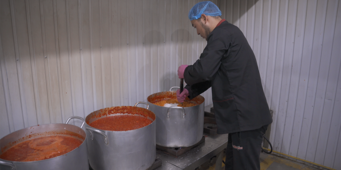 Үйдөн варанье менен салат жасап отуруп чоң ишканага айландык