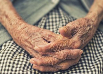 Келинимдин колундагы шакекти көрүп сүйгөнүмдү эстедим