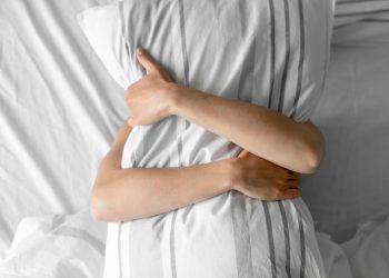 Кошулуп жатканда күйөөмдүкү да