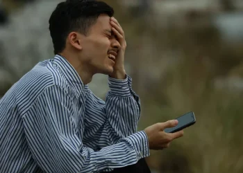 Атам апамдын сүйгөнүн издегенин айтып берип ыйлатты