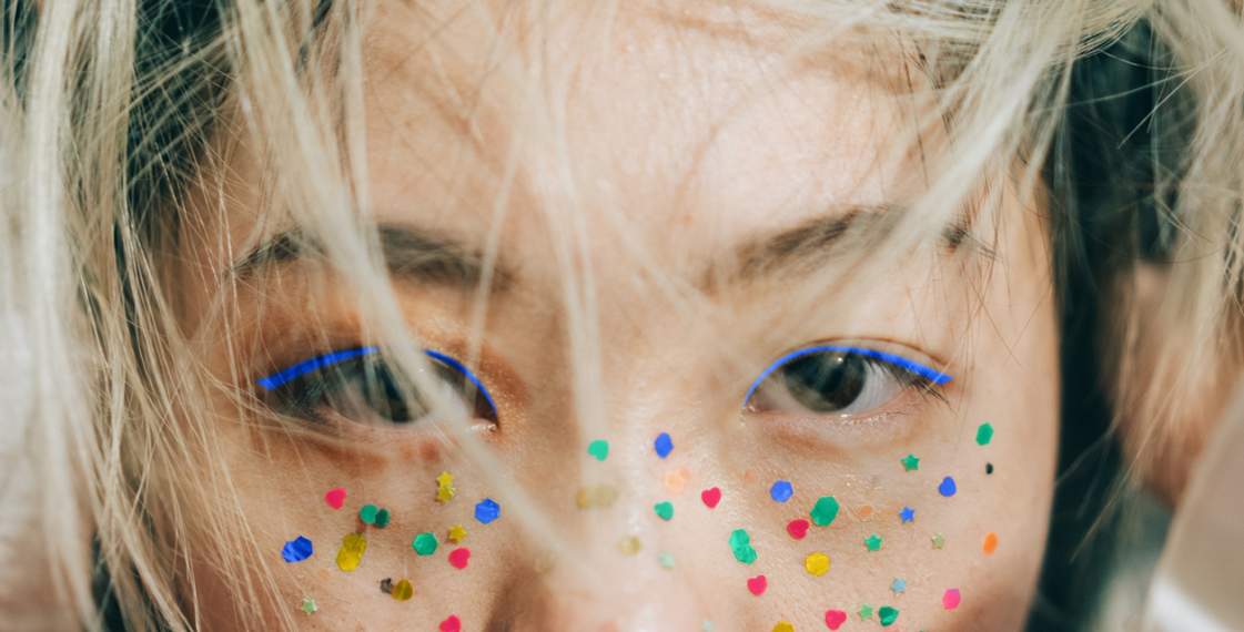 Көздүн астындагы кара тактан кантип арылса болот?