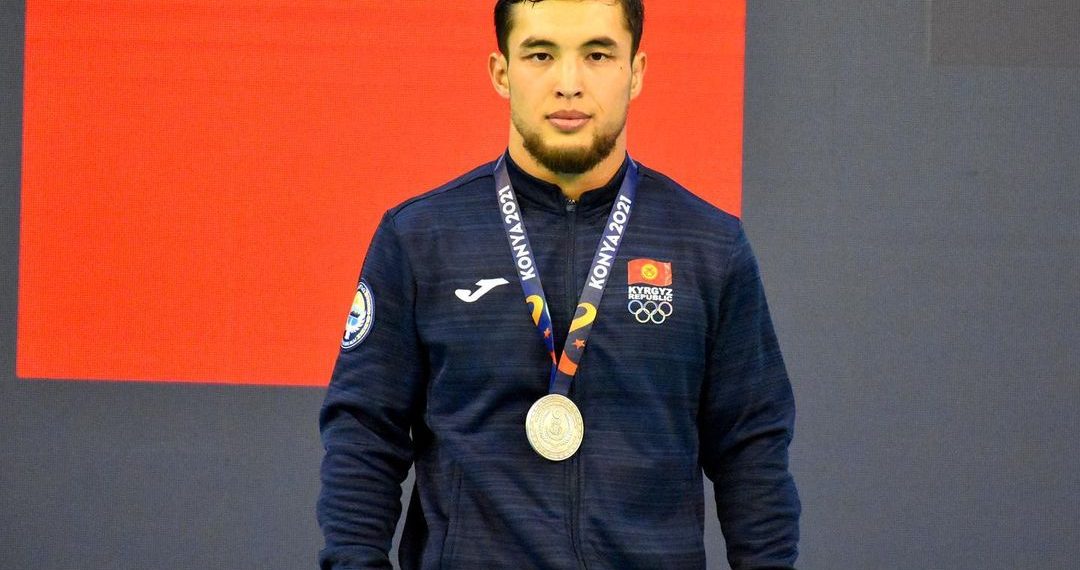 Өзүңөргө гана ишенгиле! Амантур Исмаиловдон кеңеш