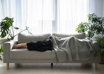 Күйөөм мени өлүп калыптыр деп бул ишке барыптыр