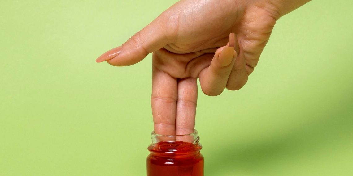 Жыныс кынымды марганцовка менен да жуусам болбой жатат. Эмне кылам?