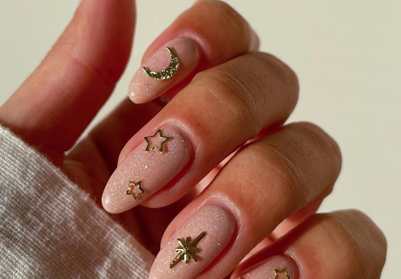 Жаңы жылга кандай маникюр жасайм дегендерге идея