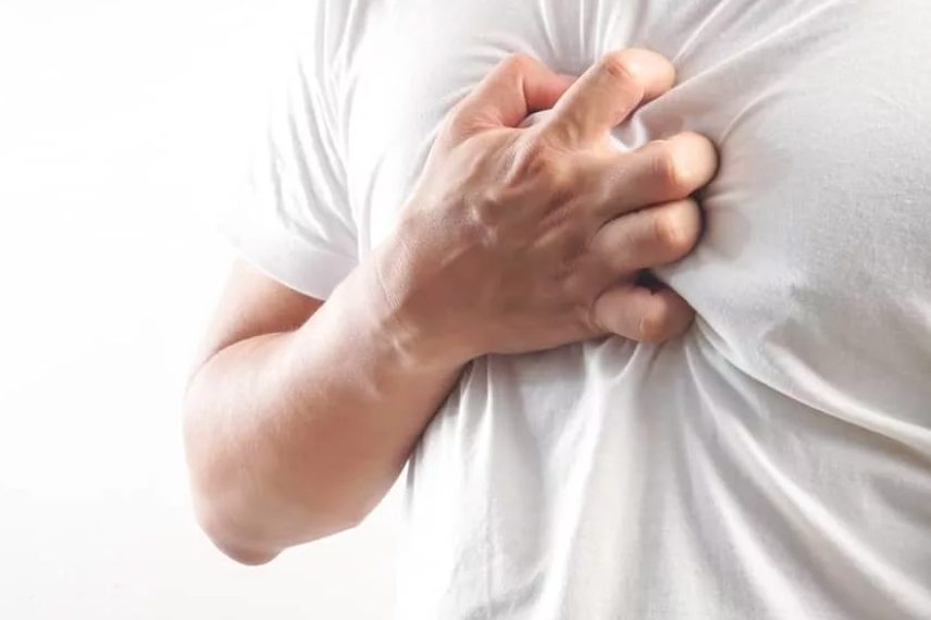 Көкүрөк ооруганда бул биринчи жардамды көрсөтүңүз