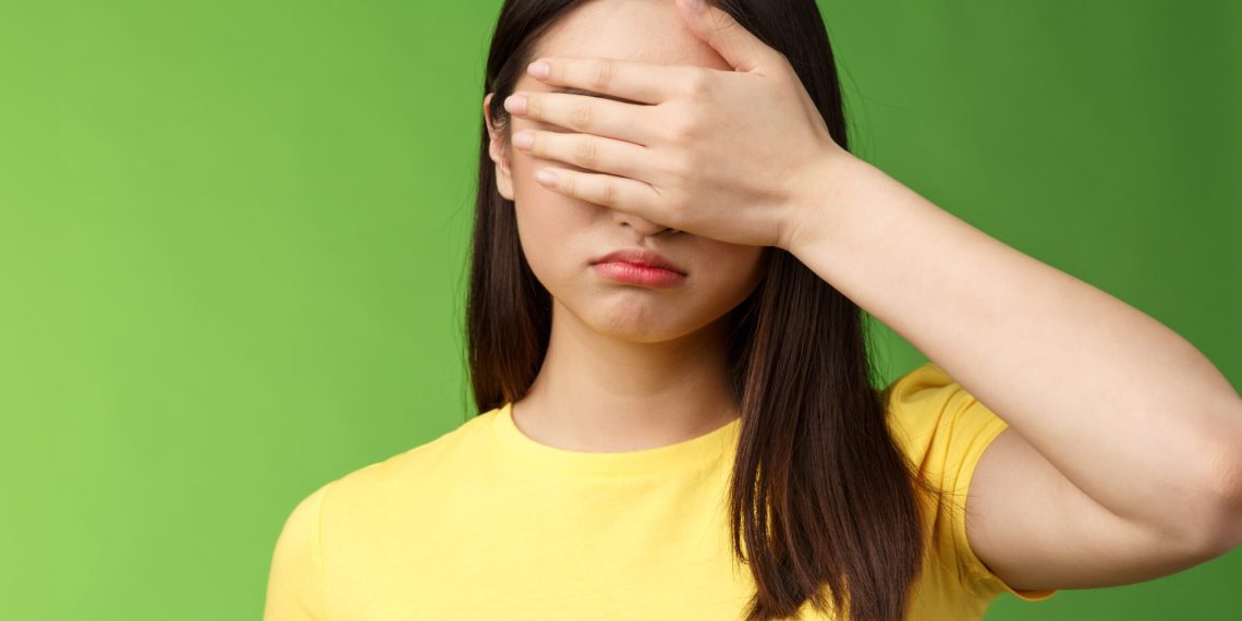 Катуу нерв болгондо бир нерсени карап туруп калам. Кантсем болот?