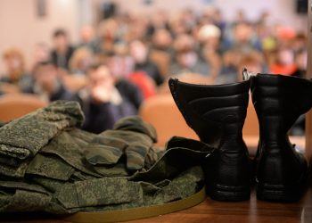 Бир көзүм жакшы көрбөйт. Аскер өтөөгө алып кетип калышпайбы?