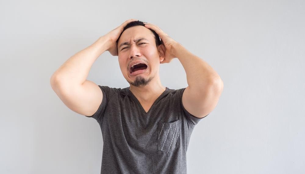 Сүйлөшкөн кызым мени акча үчүн эле жакшы көрөт экен. Эмне кылсам болот?