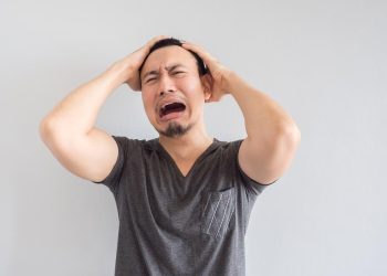 Сүйлөшкөн кызым мени акча үчүн эле жакшы көрөт экен. Эмне кылсам болот?