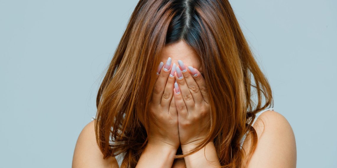 Үйдөгүлөр жактырбаган күйөөм менен "жаша" деп койду. Эмне кылсам болот?