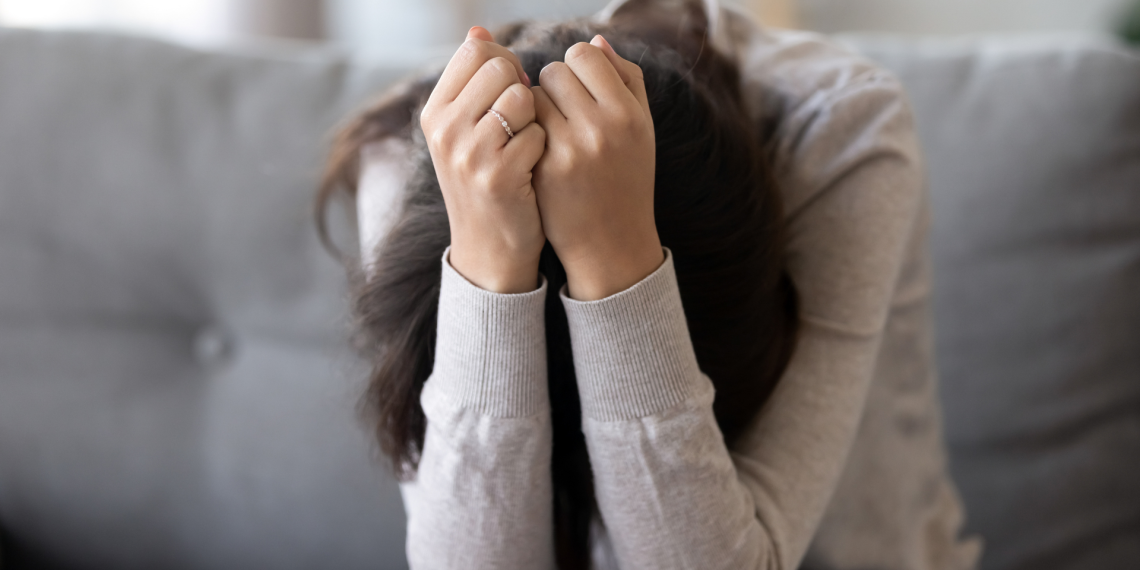 Өзүмдү бактысыз сезем. Ичкиликке берилген күйөөм менен кантип ажырашам?