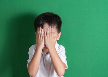 Ыйлап жаткан балага эч качан бул 5 сөздү айтпаңыз