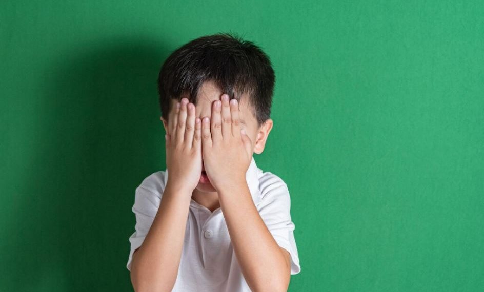 Ыйлап жаткан балага эч качан бул 5 сөздү айтпаңыз