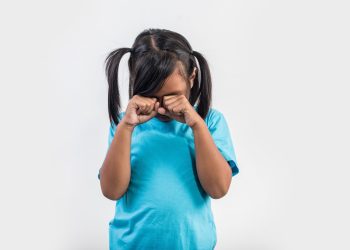 Ыйлап жаткан баланы бул 3 сөз менен соротуш керек