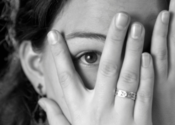 Жүрөгү түшүп коркуп калса балалуу боло албай калабы? Адис жооп берет