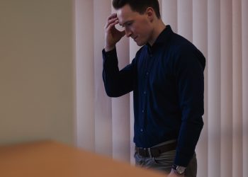 Таенемдин бул сөзүнөн кийин аялымды тынч коюну чечтим