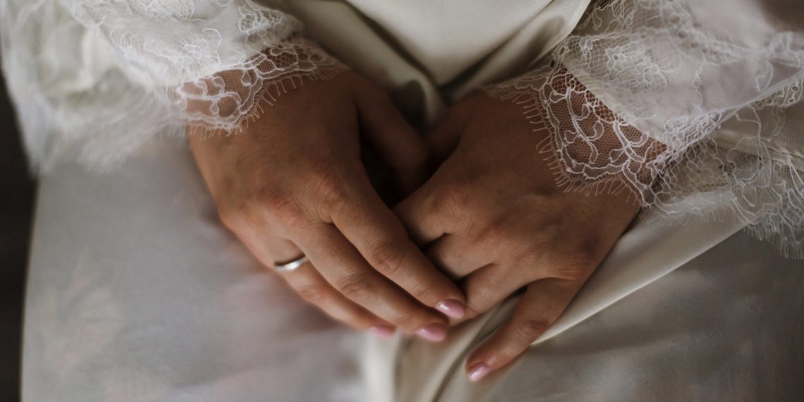 Бир сөздүн айынан айдай келинчегимден кол жуудум