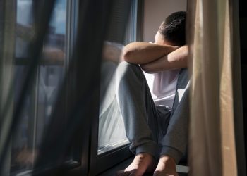 Сүйлөп жатсам күйөөм уктап калат. Эмне кылсам болот?