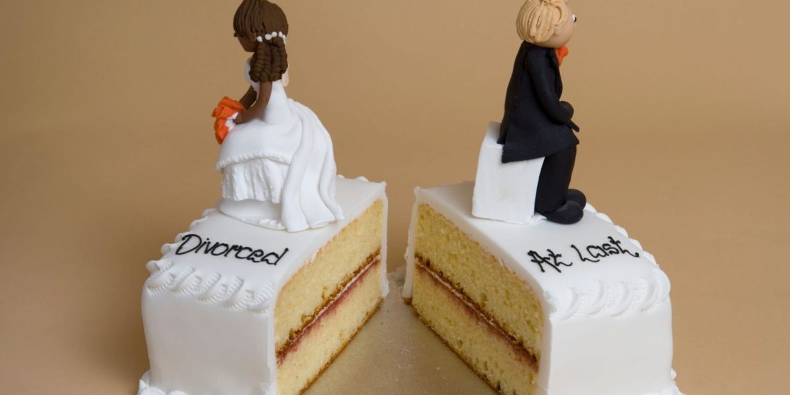 Жигитим "өмүр бою эч кимге үйлөнбөйм" деп чечиптир. Эмне кылсам болот?