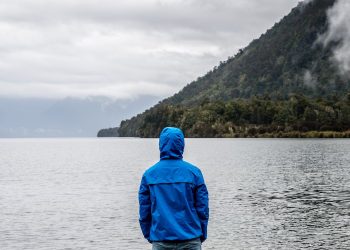 Аялымды күтүп жүргөндө