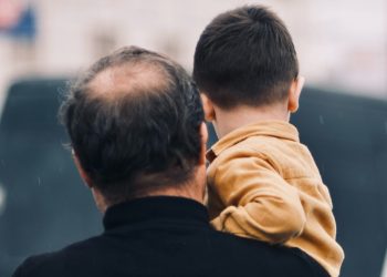 Бир аял үчүн баламды таштап кеткениме өкүнөм