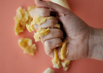 "Качан экинчисин төрөйсүң?" Туугандардын орунсуз суроолоруна жооптор