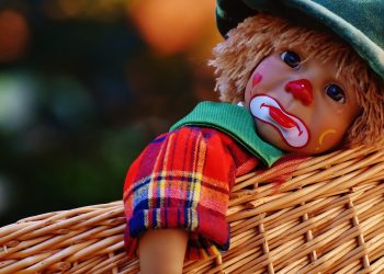 Төрөгөндөн бери баламды өзүм карайм. Күйөөмдү аталык укуктан ажыратсам болобу?