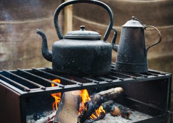 12 жылдан бери бир дагы жолу аялыма чай куйдурган жокмун