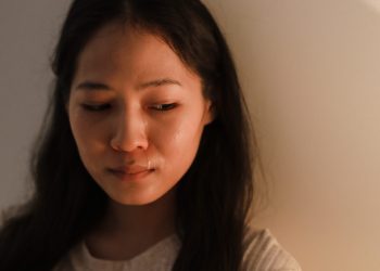 Жигит тапсам эмне кыларымды атама айтсам урушту